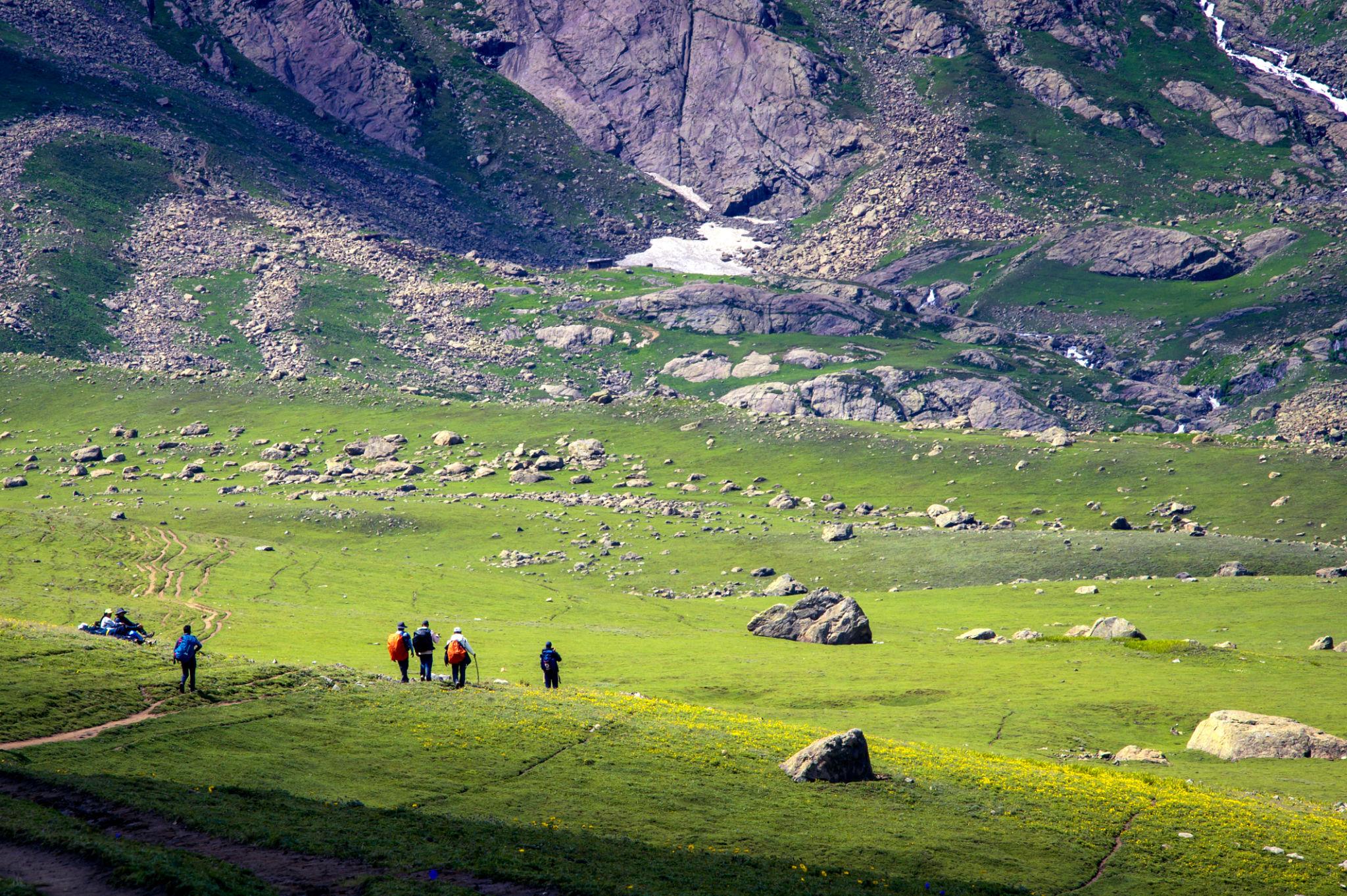 2. Chadar Trek Summer Route – Frozen Beauty Turned Green